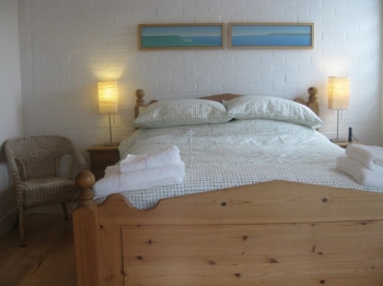 Les Pourciaux Cottage Rental Alderney Photo